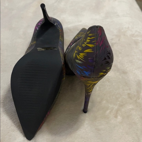 Shoes - Picture 4 of 7